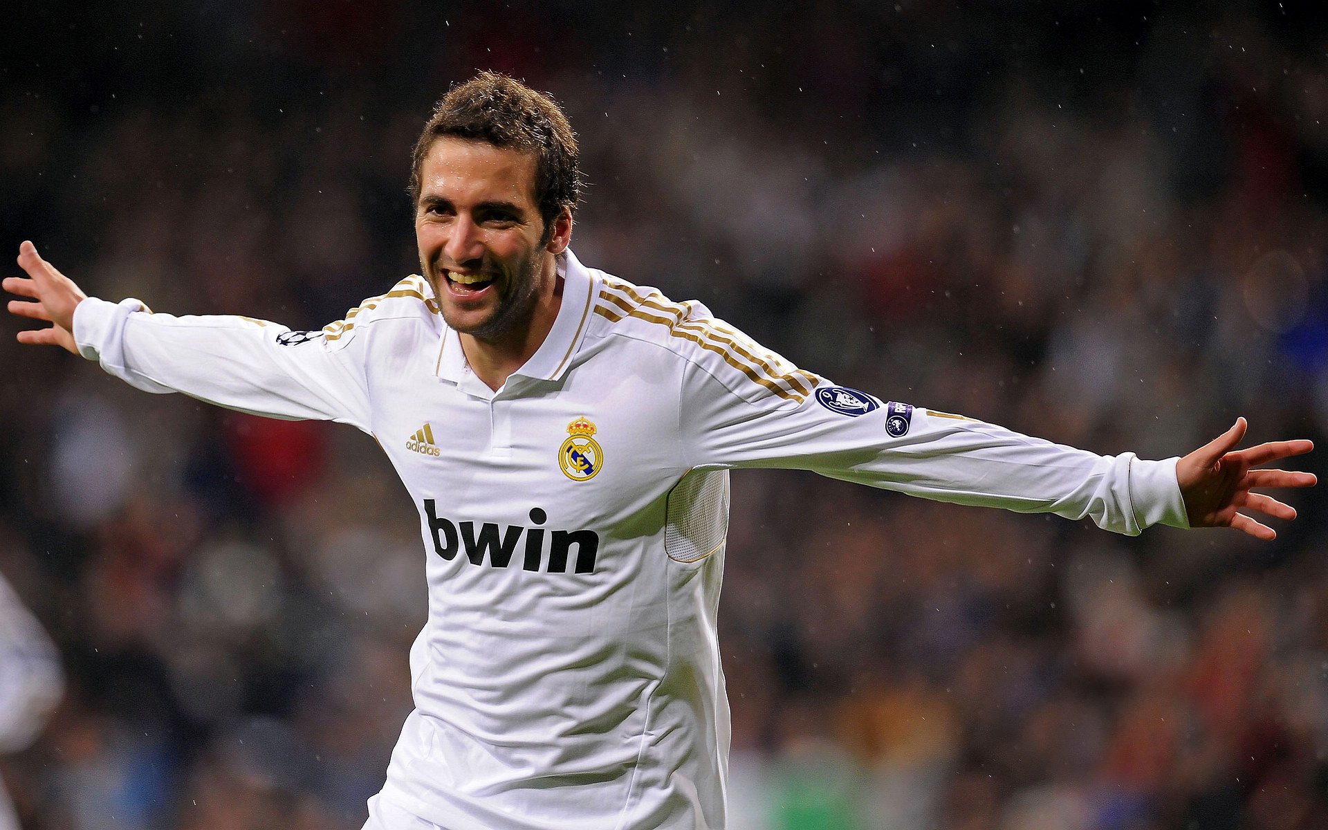 C罗续约利雅得胜利,继续征战沙特联赛,c罗续约到2021